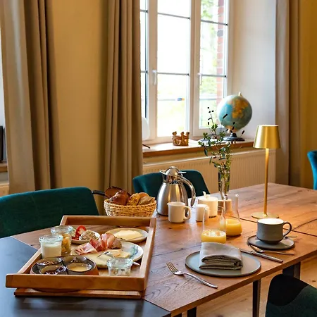 Restaurant Und Alte Schule