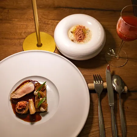 Restaurant Und Alte Schule Hotel *