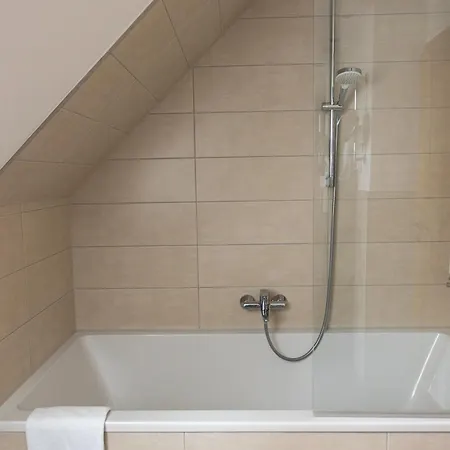 Restaurant Und Alte Schule *