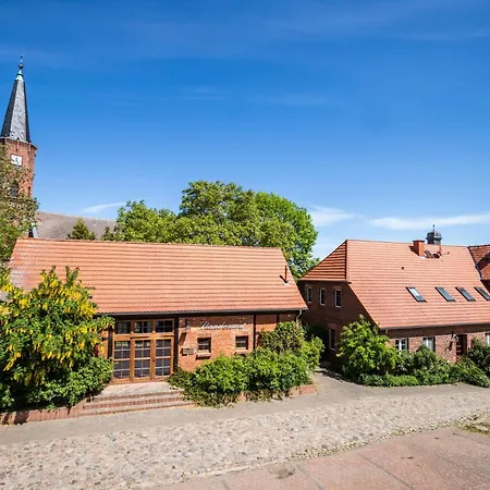 Restaurant Und Alte Schule 호텔 *