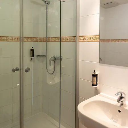 Restaurant Und Alte Schule