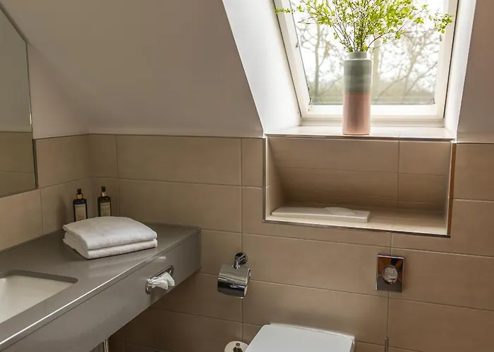 Restaurant Und Alte Schule Hotel *